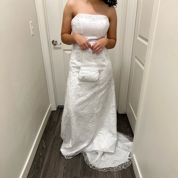 Traditionally, beads are secured - Picture 2 of 3